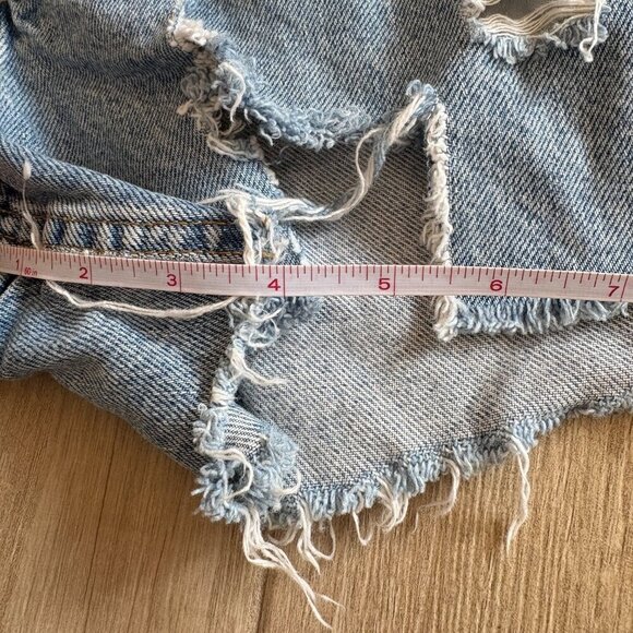 Vintage Levis 550 Shorts Womens 11 Blue Denim Light Wash Relaxed Distressed 90s - Picture 10 of 10